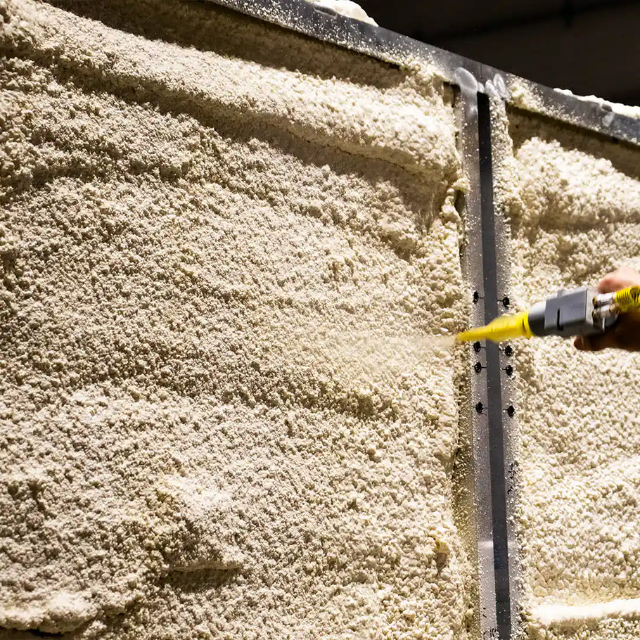 Insulation shooting, R value 9 of the insulated 4-season camping trailer