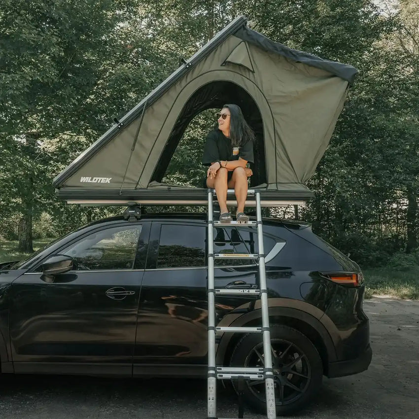 Side view of the Hard Shell SUV Roof tent
