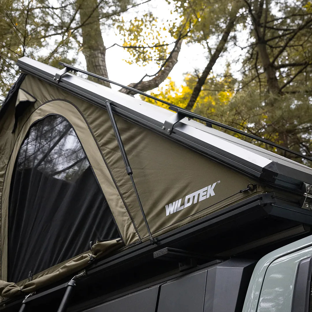 Wildtek hard shell roof top tent