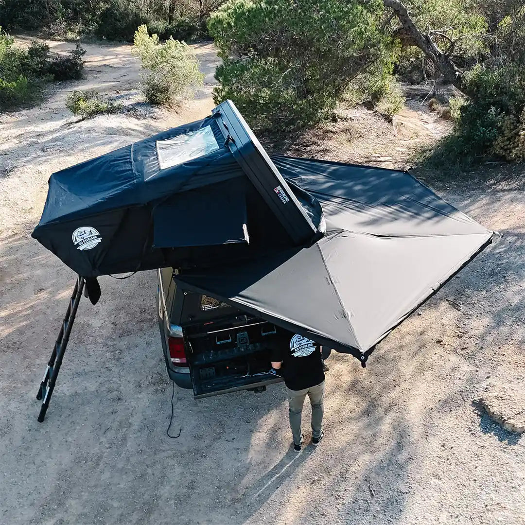 View of the 270 self standing awning with a rooftop tent