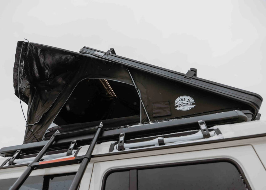 Lateral view when opened with an included little awning