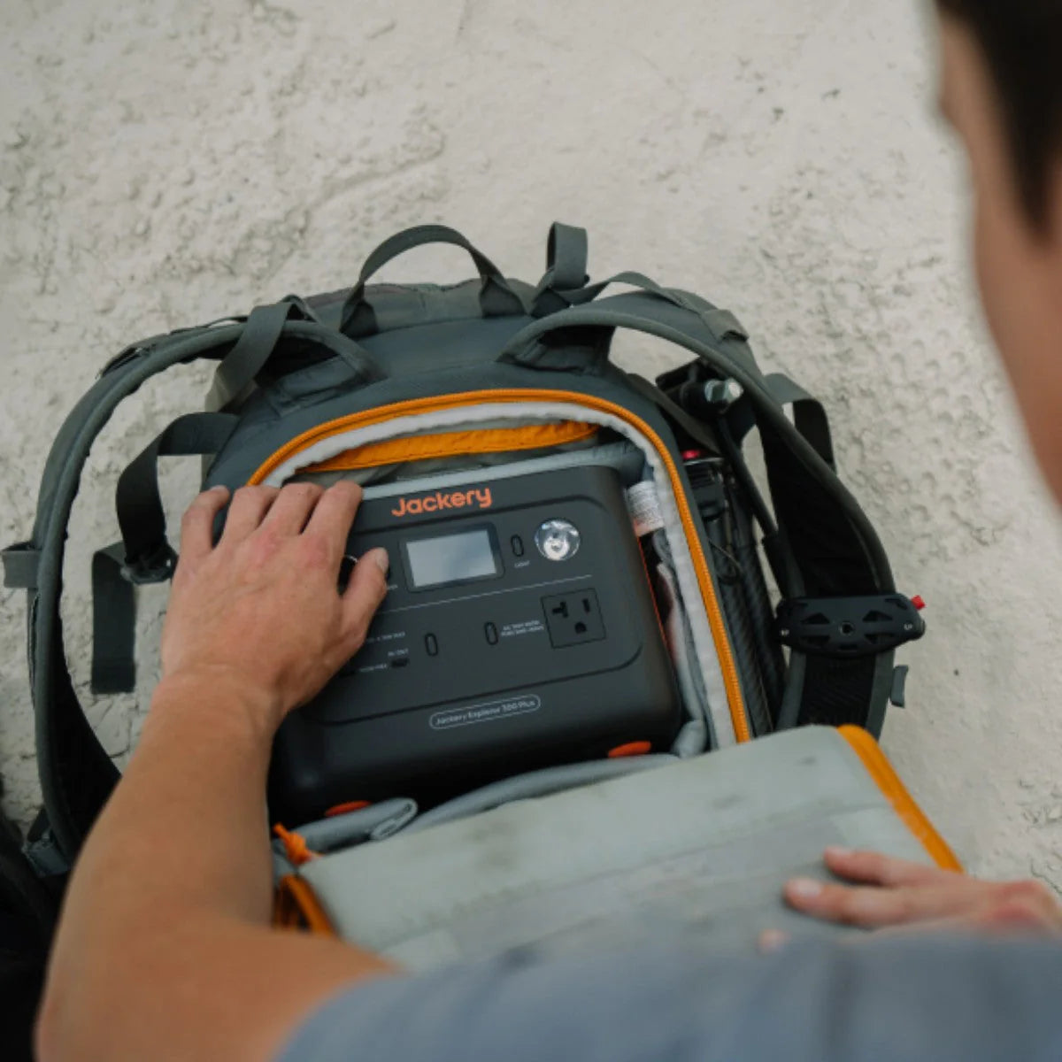 Petite Génératrice a Batterie de 300W en démonstration