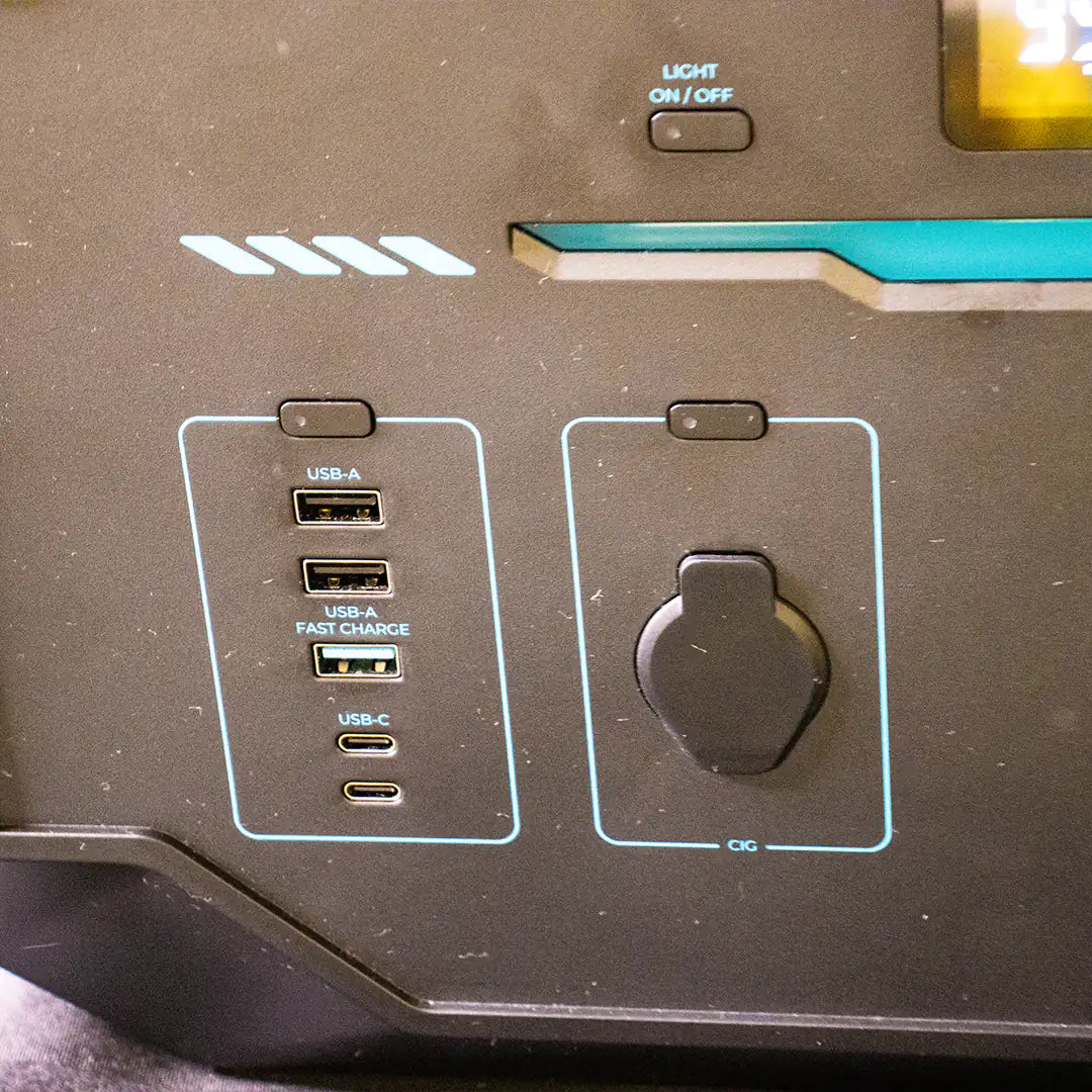 Sorties USB et 12V du bloc d'alimentation portatif pour camping