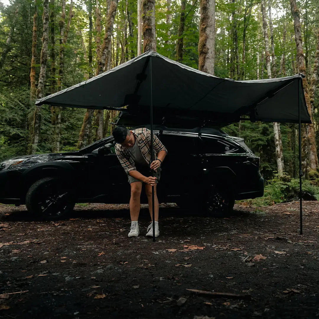 Self standing but came with legs for windy conditions