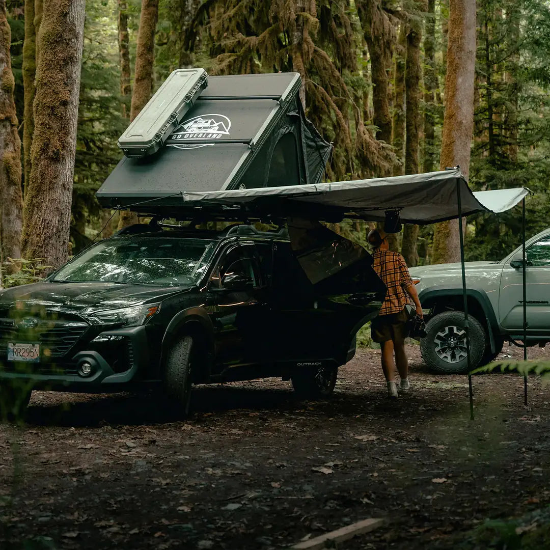 Overland setup, roof top tent and awning of go overland