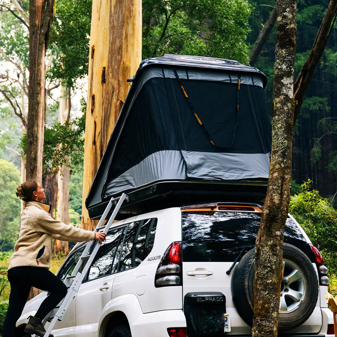 Lightweight James Baroud roof top tent clamshell