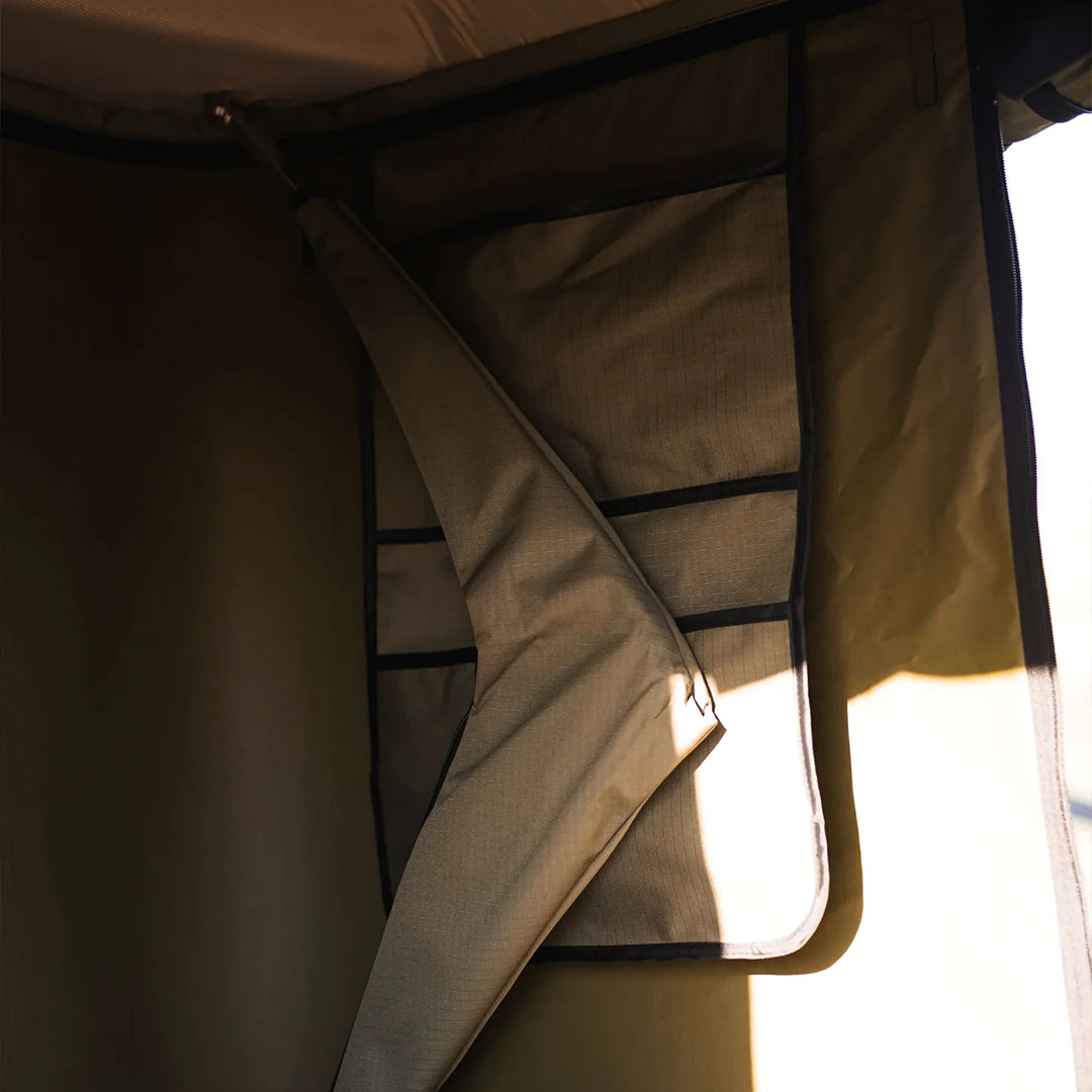 Inside view, protections and storage