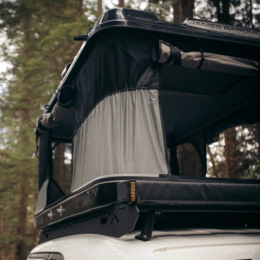 Premium Shell of the Grand Raid XL 4 person roof top tent