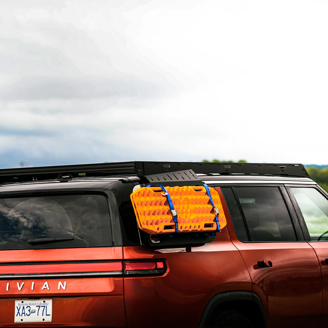 Detailed view of the traction boards and the organizer