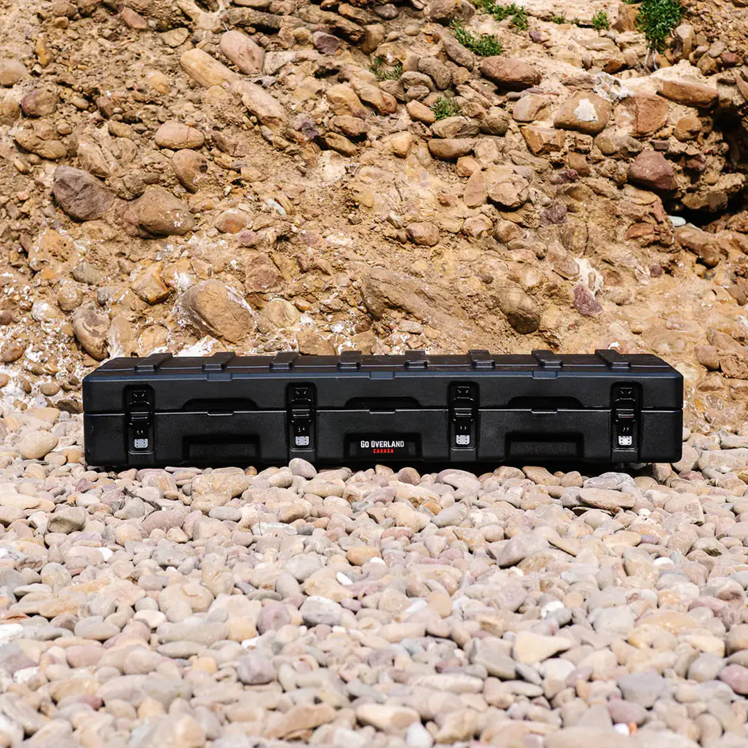 Rugged equipement case 85 Liters on rocks