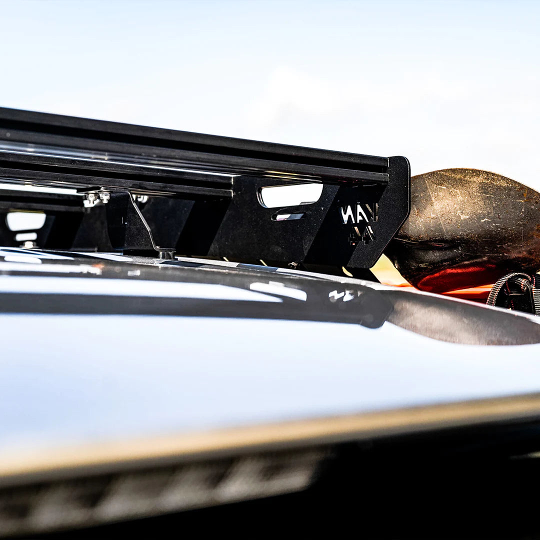 Large view of the rack with a shovel